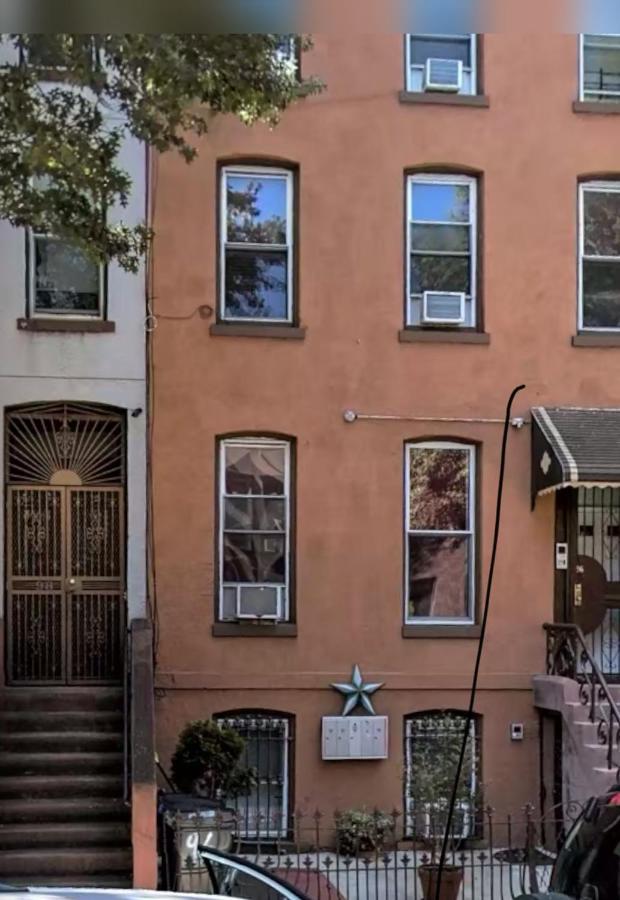 Апартаменты Brownstone Living Нью-Йорк Экстерьер фото